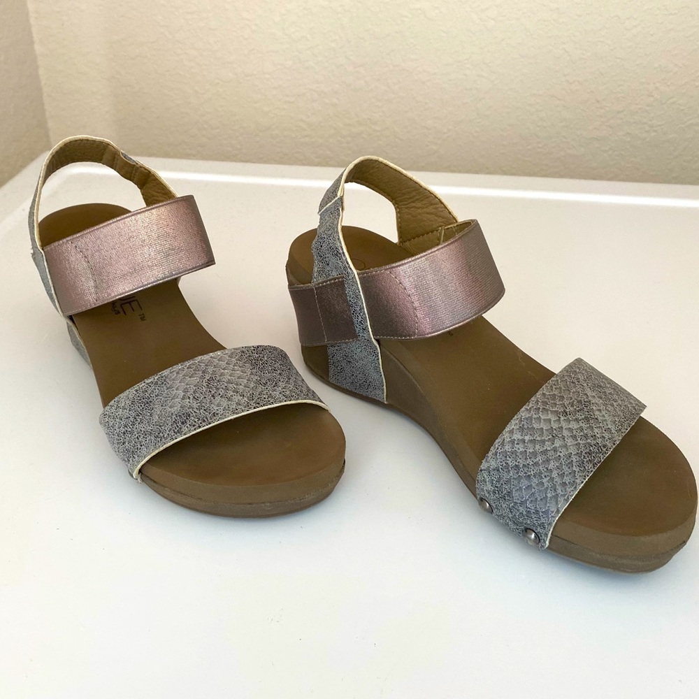 Boutique by Corkys sandals